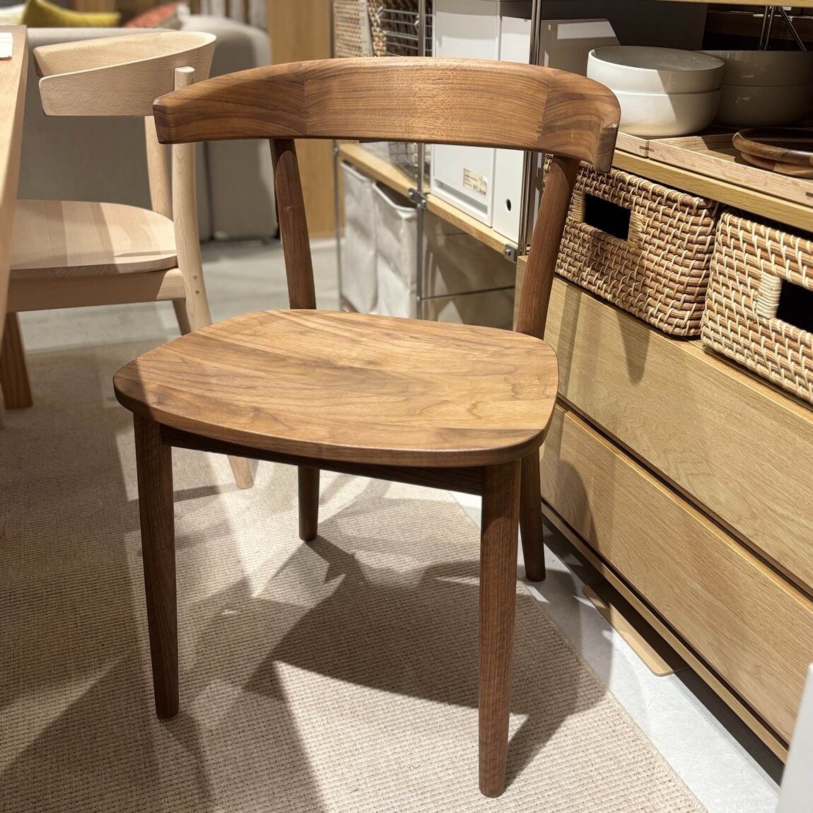 阪急西宮ガーデンズ】愛着を持って使えるダイニングテーブルとチェア